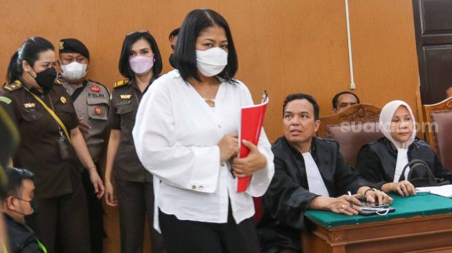 Pengunjung Sidang Kecewa Putri Candrawathi 