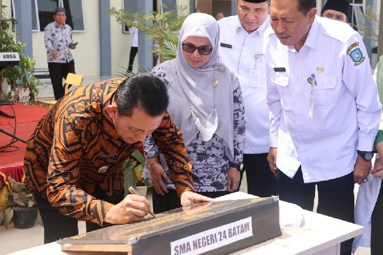 Gubernur Ansar Resmikan Gedung SMAN 24 Sekupang Batam, Serap DAK Rp 3,3 Miliar 