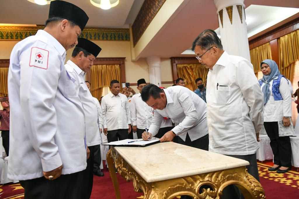 Isdianto Dilantik oleh Jusuf Kalla sebagai Ketua PMI Kepri