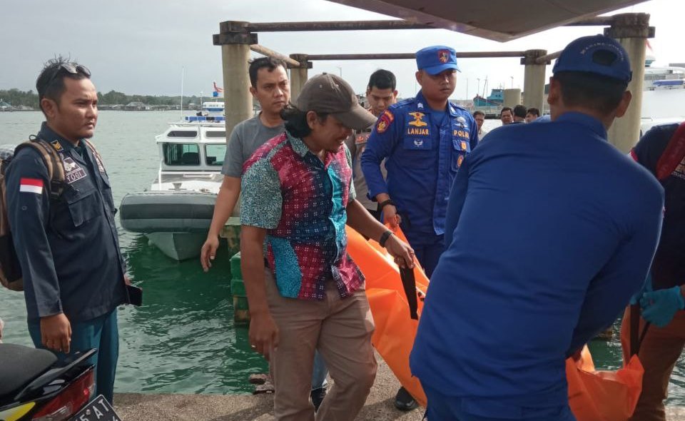 Mayat Mengapung di Perairan Pelantar KUD Tanjungpinang