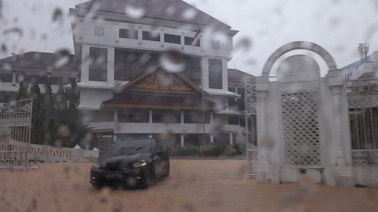 Kantor Wali Kota Batam Ikut Tergenang saat Petugas Tangani Banjir di Sejumlah Lokasi