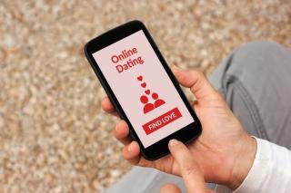 Haruskah Anda Menjalankan Cek Latar Belakang pada Keserasian Online Anda?