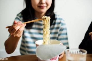 Awas, Ini Dampak Buruk Keseringan Makan Mi Instan