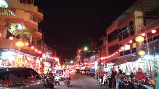 Ribuan Lampion Hiasi Jalan di Kawasan Meral Karimun