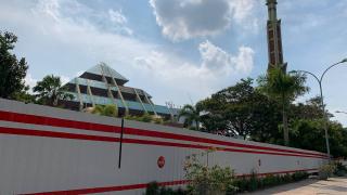 Atap Limas Ciri Khas Masjid Agung Batam Center Mulai Dibongkar