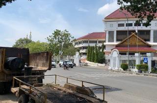 Dikritik Netizen, Lubang Jalan di Depan Kantor Wali Kota dan DPRD Batam Akhirnya Ditambal