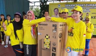 Nurrofiq dan Nani Bawa Pulang Hadiah Utama Senam Zumba Bareng Cen Sui Lan