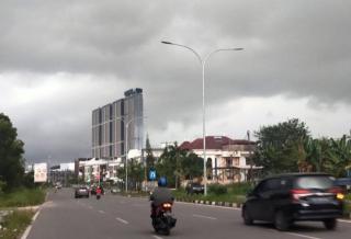 Cuaca Batam Hari Ini: Hujan Deras Disertai Angin Kencang