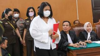 Pengunjung Sidang Kecewa Putri Candrawathi 
