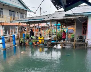 Air Laut Naik Rendam Ratusan Rumah di Belakangpadang
