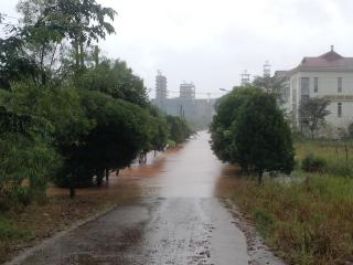 Duh, Kantor Camat Nongsa Terkepung Banjir