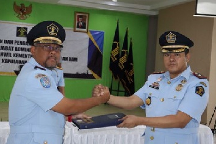 Kakanwil Kemenkumham Kepri Lantik 4 Kepala Imigrasi, Termasuk Dabo Singkep