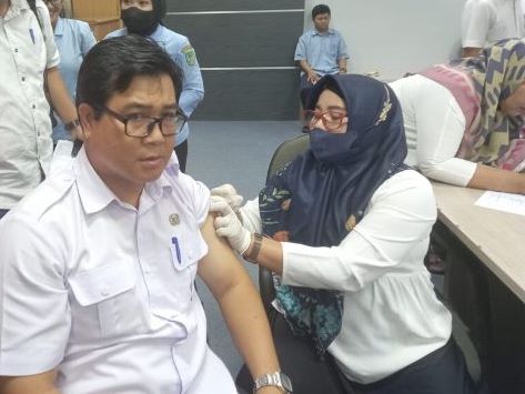 Pegawai Sekretariat DPRD Batam Disuntik Vaksin Bosster Kedua