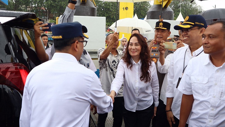 Cen Sui Lan Bersama Budi Karya Sumadi dan Ansar Ahmad Tinjau Kapal Roro Senilai Rp 90 Miliar