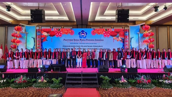 Cen Sui Lan Terima Penghargaan dan Pin Khusus dari DPP PSMTI