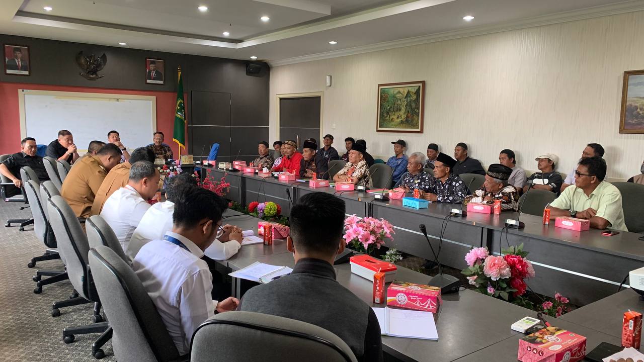 Warga Tembesi Sidomulyo Adukan Rencana Penutupan Jalan ke DPRD Batam