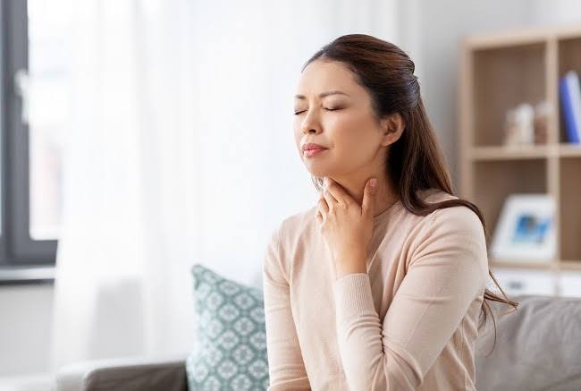 8 Cara Alami Meredakan Sakit Tenggorokan, Tak Perlu Minum Obat