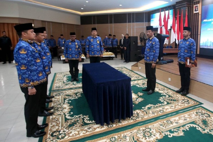 Rudi Lantik 64 Pejabat Pemko Batam, Termasuk Kepala DPM-PTSP hingga Kadis Koperasi