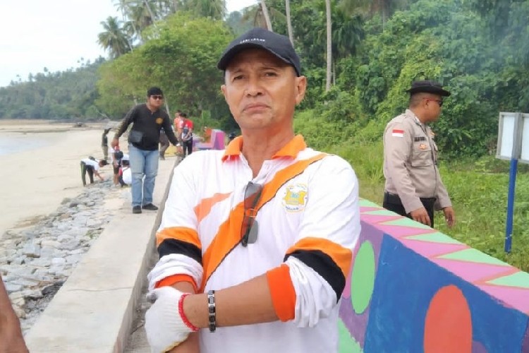 Lurah Sedanau Minta Pemkab Natuna Pasang Lampu Penerangan di Pantai Semaros