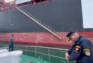 Kapal Kargo MV MSC Faith Angkut Ratusan Kontainer Kandas di Perairan Belakangpadang Batam