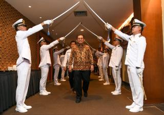Gubernur Ansar Ajak Para Alumni Universitas Maritim Semarang di Kepri Berkolaborasi