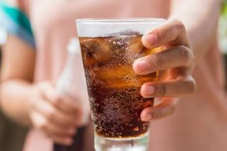 Ketahui 5 Dampak Buruk Konsumsi Minuman Soda saat Sarapan