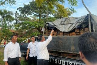 Polda Kepri Tangkap Tiga Pickup Muatan Kayu Ilegal dari Hutan Lingga di Batam