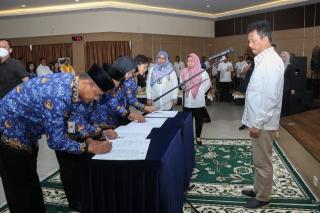 Serahkan SK CPNS Formasi 2021, Rudi: Jaga Integritas dan Jalankan Tugas dengan Tanggungjawab