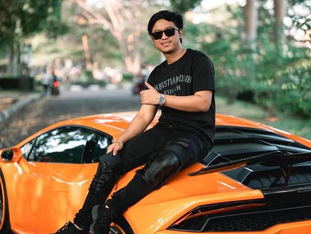 3 Cara Keren Hadapi Orang yang Suka Pamer Kekayaan