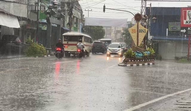 Prakiraan Cuaca BMKG: Hujan Guyur Karimun, Waspada Gelombang Tinggi