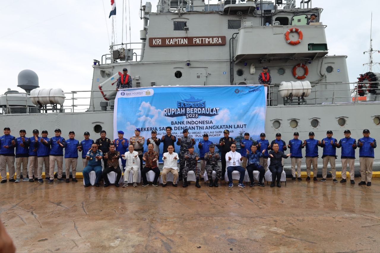 KRI Bantu Bank Indonesia Distribusikan Uang ke Wilayah Pulau Terpencil di Kepri
