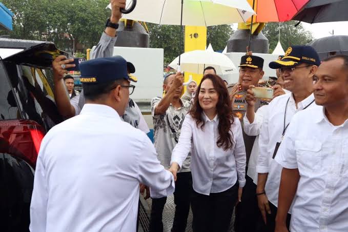 Legislator Cen Sui Lan Boyong Menteri PUPR dan PMK Tinjau Musibah Longsor Serasan