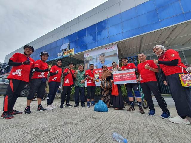 OCBC NISP Syariah Bareng Baznas dan BSC Salurkan Dana Kebajikan di Batam