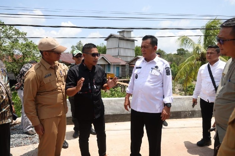 Gubernur Ansar Gesa Pembangunan Jalan Limbung-Simpang Semalir di Lingga