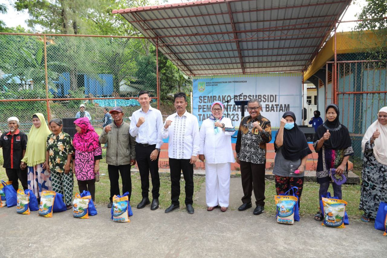 Kepala BP Batam Distribusikan 7.200 Paket Sembako di Kecamatan Batuampar