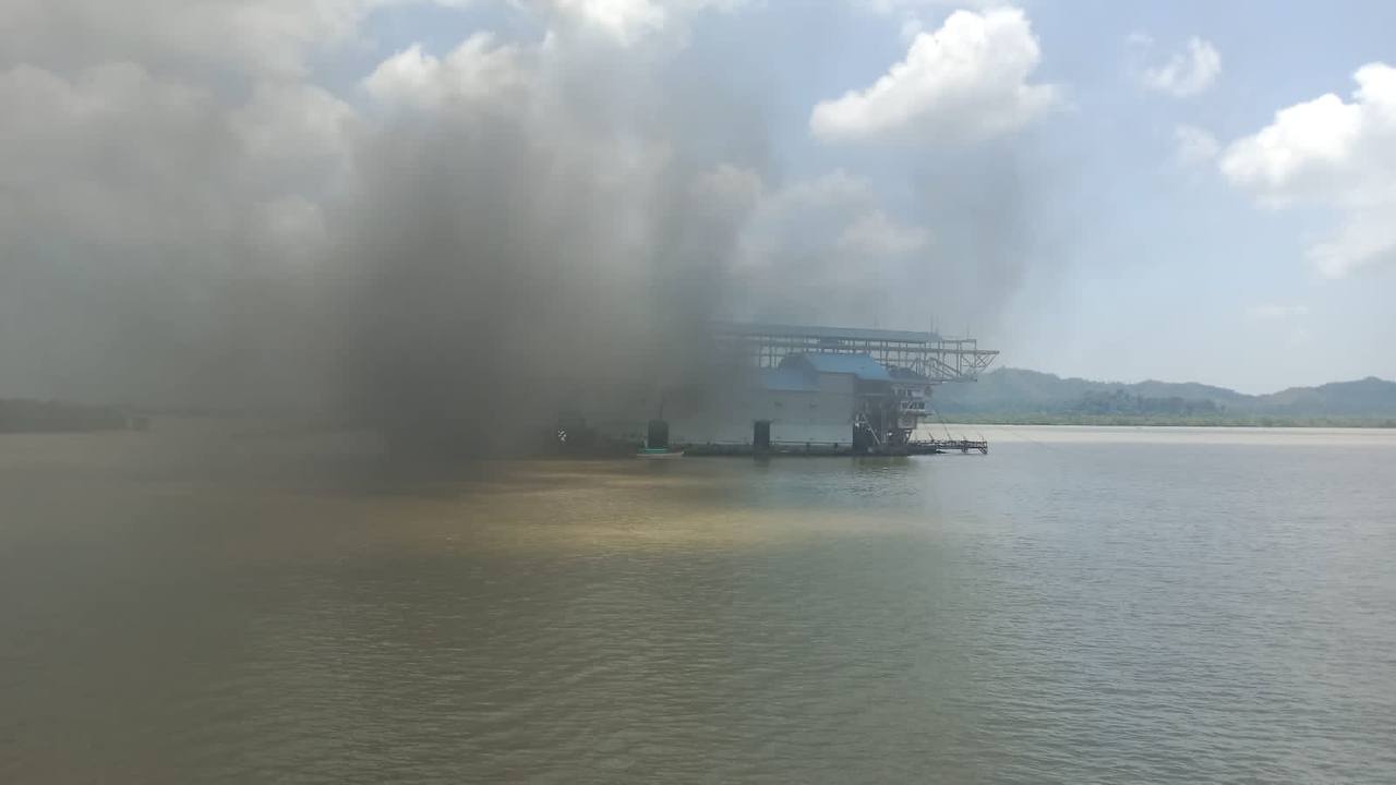 Kapal Keruk eks PT Timah Terbakar Usai Dilelang