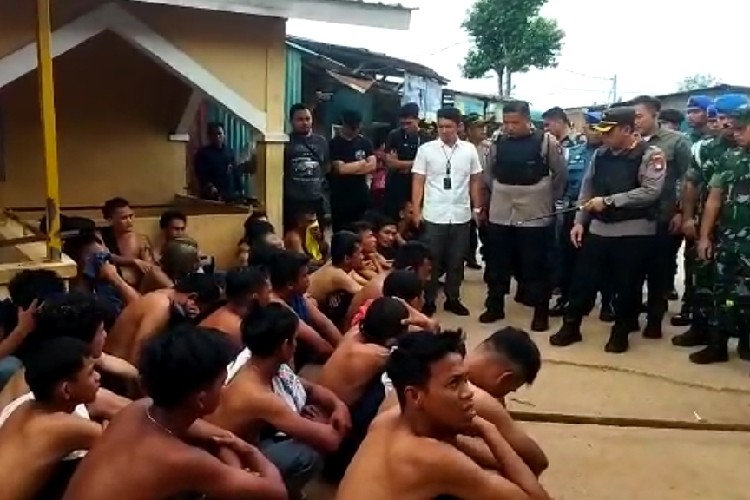 Polisi Gerebek Kampung Aceh Simpang Dam, Puluhan Orang Diringkus