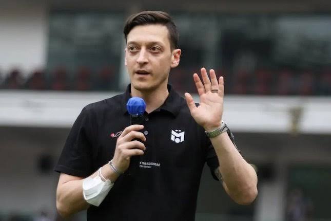 Mesut Ozil Resmi Pensiun dari Sepakbola