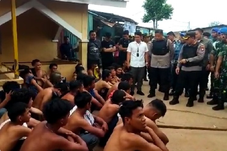 Polisi Pulangkan 10 Orang yang Diamankan saat Gerebek Kampung Aceh Simpang Dam
