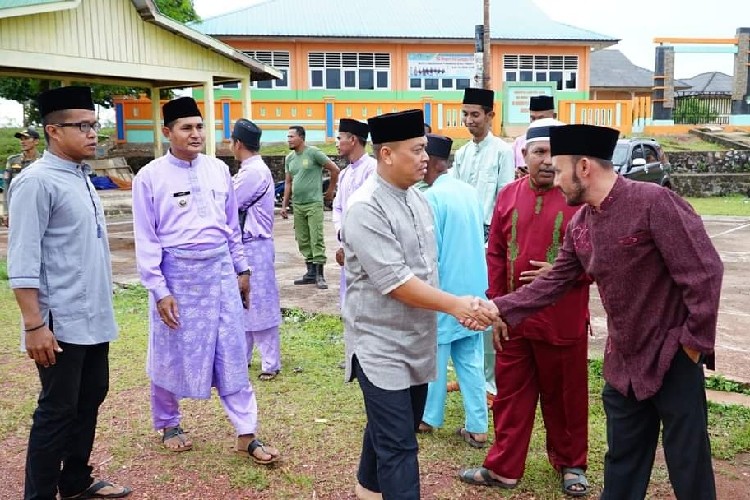 Bupati Lingga Nizar Lanjutkan Safari Ramadan di Resun Pesisir