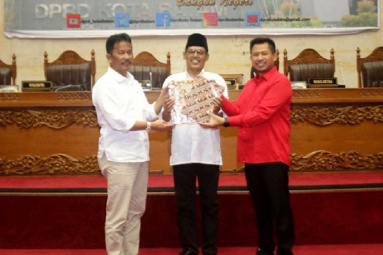 Rudi Sampaikan LKPj Tahun 2022 Pada Rapat Paripurna DPRD Batam