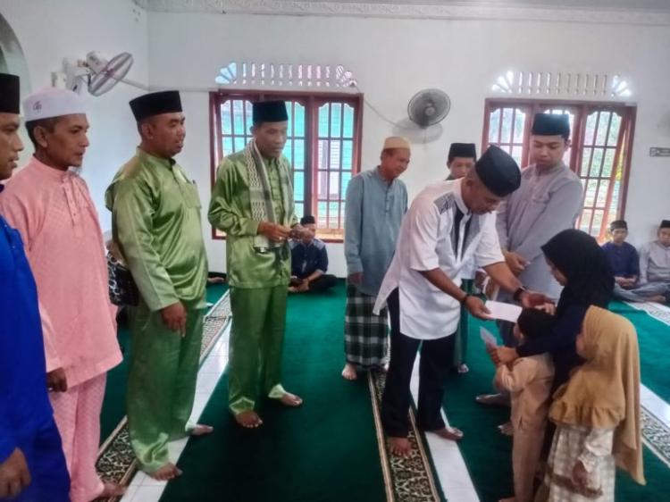 Safari Ramadan di Desa Panggak Darat, Kadisdik Lingga Ajak Warga Memakmurkan Masjid