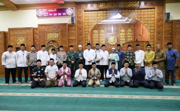 Gubernur Kepulauan Riau Safari Ramadhan di Kabupaten Bintan dan Serahkan Bantuan Hibah ke Rumah Ibadah