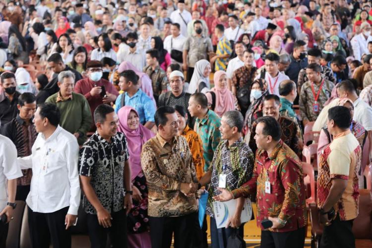 Gubernur Kepulauan Riau Salurkan Bantuan Insentif untuk Guru dan Tenaga Kependidikan di Kota Batam