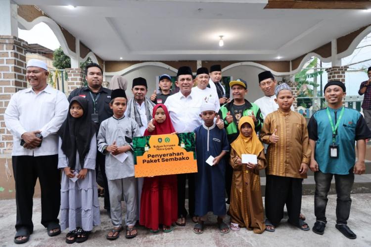 Bersama Gojek, Gubernur Ansar Berbagi Kasih di Panti Asuhan Qurrotu A
