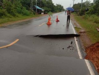 Jalan Trans Barelang Amblas 2 Meter Akibat Hujan Deras