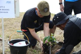 BP Batam Tanam Pohon untuk Peringati Hari Air Sedunia