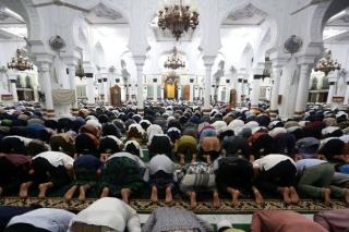5 Tips Agar Tak Cepat Lelah saat Salat Tarawih
