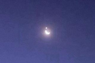 Fenomena Langit Okultasi Venus dan Bulan Tampak Jelas di Lingga