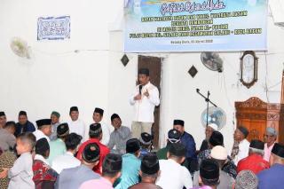 Safari Ramadan, Rudi Serahkan Bantuan untuk Masjid di Pulau Nguan